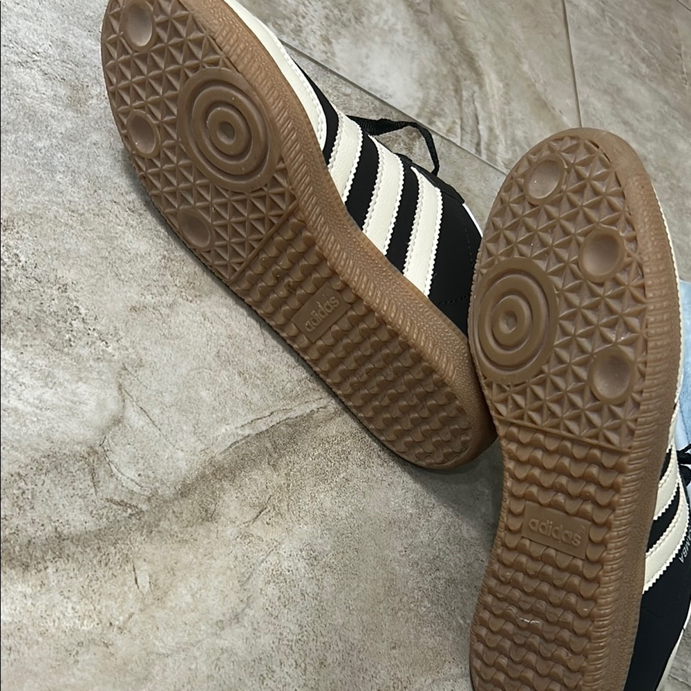 adidas Samba Low-Top Black, White & Gum women’s Sneakers - Picture 5 of 6